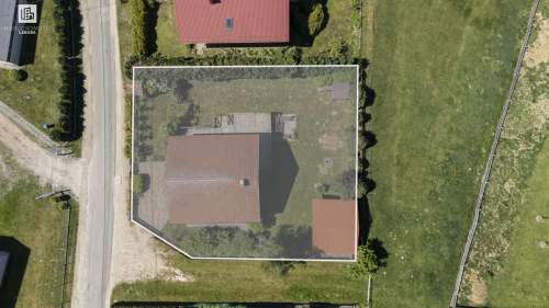 Dom w okolicy Kartuz z zadbanym ogrodem