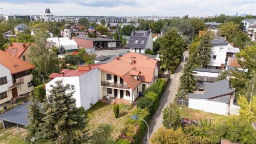 Wilanów, dom wśród zieleni, ul. Wyprawa 11