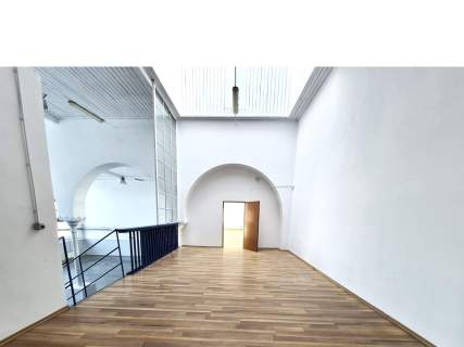 Magazyn ogrzewany na parterze 1185 m2 Senatorska 70 w Łodzi