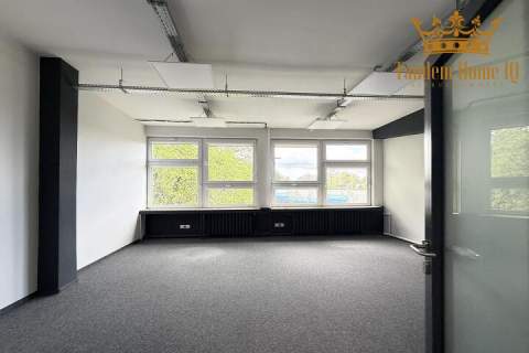 Na wynajem biuro 160,6 m2 z częściami wspólnymi, Włochy, Jer