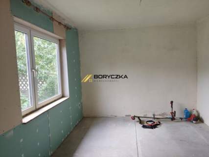Urokliwy drewniany dom w Starym Korczynie.