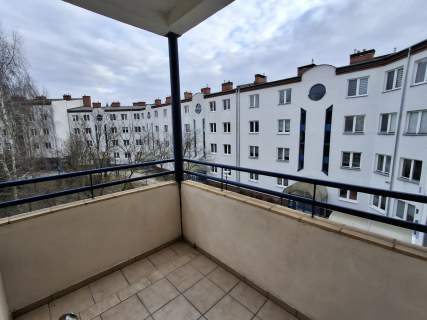 Przestronne, 2-pokojowe mieszkanie w niskim bloku- Felin