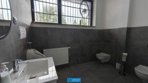 Magazyn 400 m2 z rampą i biurem, plac dla TIR
