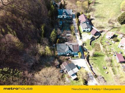 Połowa domu położona pod lasem w Jugowie
