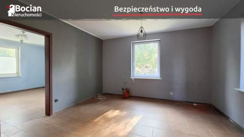 Lokal użytkowy Duży teren przed budynkiem 