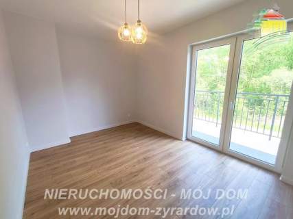 Nowoczesny, przestronny dom w spokojnej lokalizacji.