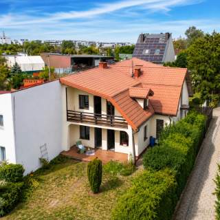Wilanów, dom wśród zieleni, ul. Wyprawa 11