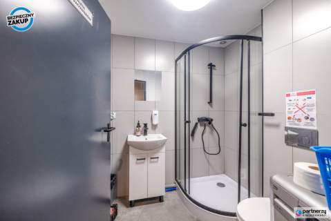2-letni budynek w centrum Małego Kacka
