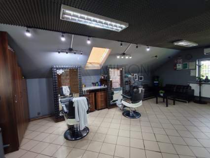 Budynek handlowo-gastronomiczny w centrum Pilawy