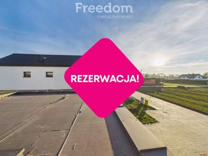 Nowoczesny dom z garażem i ogrodem.