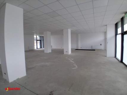 Lokal z wirtyna parter 80 m2