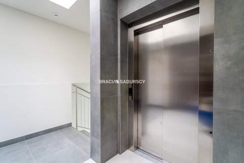 Pierwszy najem Balkon Miejsce postojowe