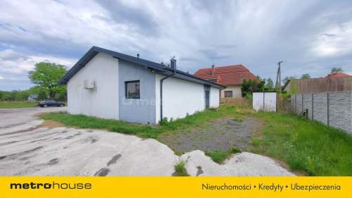 Budynek przy trasie Stryków-Brzeziny 