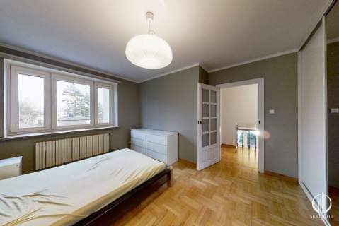 Dom 340 mkw. z dużą działką w Markach