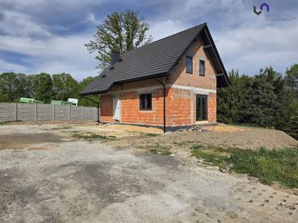 NOWY DOM Z POTENCJAŁEM NA DUŻEJ DZIAŁCE 