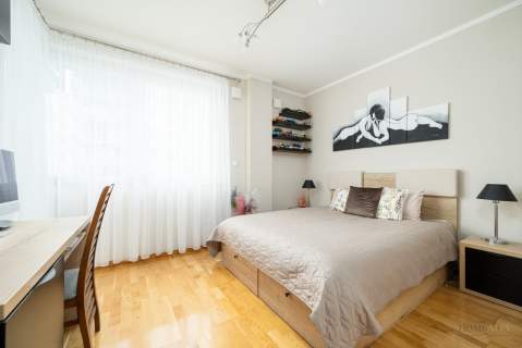 2 pok. na Skoroszach -duży balkon -południe -garaż