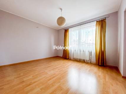 Komfortowy bliźniak z kominkiem i dużym ogrodem