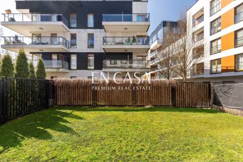 Apartament na Żoliborzu z pięknym ogrodem