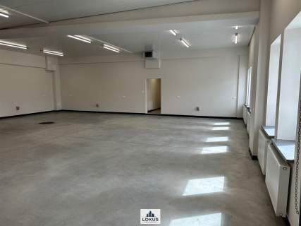 Magazyn z rampą i biurem parking