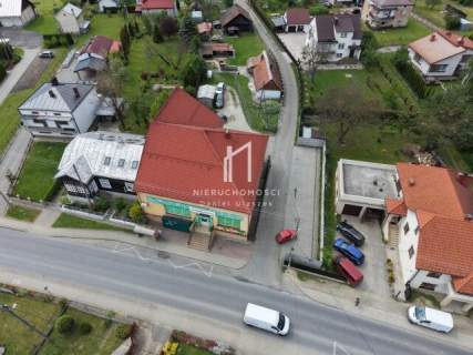 BUDYNEK HANDLOWO - USŁUGOWY W CENTRUM DĘBOWCA, POW. JASIELSKI