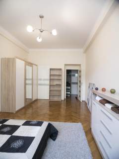 Kraków Stare Miasto ul Długa 82, 3 pok, 2 balkony, garderoba