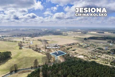 Działka z linią brzegową i zabudową rekreacyjną