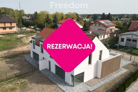 Nowoczesna połowa domu z garażem w Wójtowie