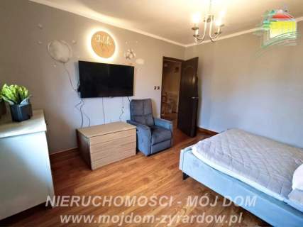 Przestronny dom z funkcją domu dwurodzinnego.