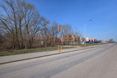 DZIAŁKA INWESTYCYJNA MARKI PRZY TRASIE S8