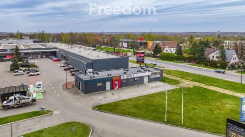 Lokal 244m z WŁASNYM PARKINGIEM 8 miejsc 