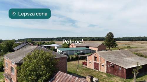 Budynki gospodarcze i dom w Mołożowie
