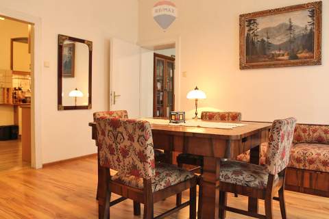 Kamienica inwestycyjna parking 8 aut - centrum