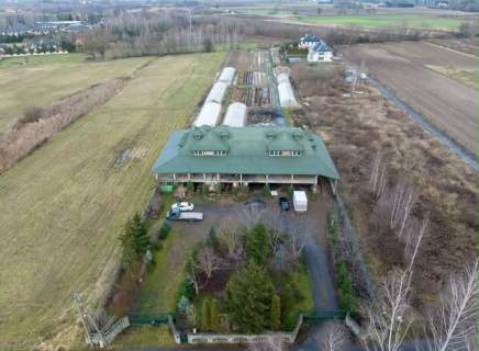 Sprzedam działkę 10000m2 z budynkiem 2000m2