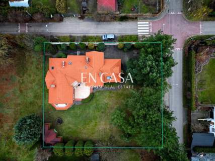 Miejska willa 400m2 w Komorowie