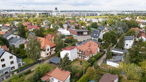 Wilanów, dom wśród zieleni, ul. Wyprawa 11