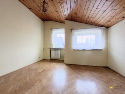 PRZESTRONNY DOM WOLOSTOJĄCY NA KLINACH   7 POKOI.