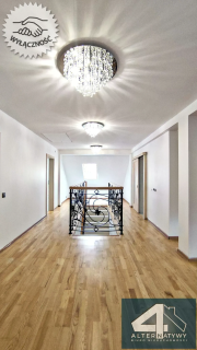 Luksusowy, duży dom przy lesie i rzece