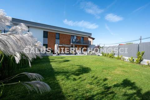 Nowoczesny apartament - rewelacyjny ogródek 200 mk