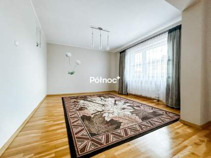 Komfortowy bliźniak z kominkiem i dużym ogrodem