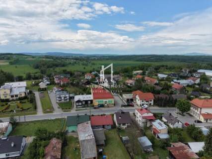 BUDYNEK HANDLOWO - USŁUGOWY W CENTRUM DĘBOWCA, POW. JASIELSKI