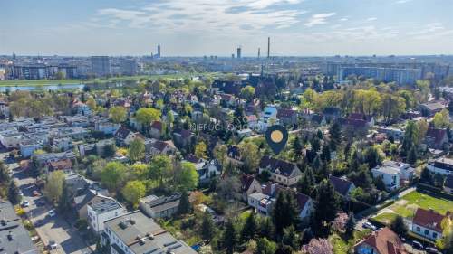 Przedwojenna willa z werandą na Karłowicach
