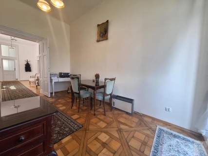 Lokal w centrum na mieszkanie lub kancelarię