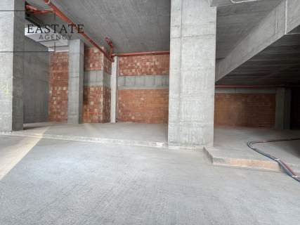 Narożny lokal usługowy 165 m z dużą witryną