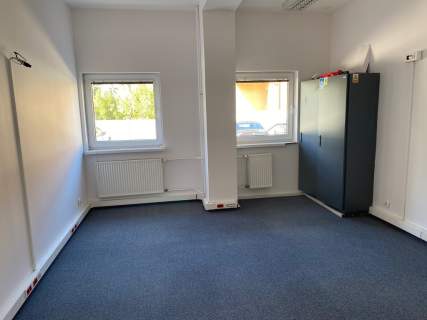 parter biurowca 146 m2 Grunwald parking