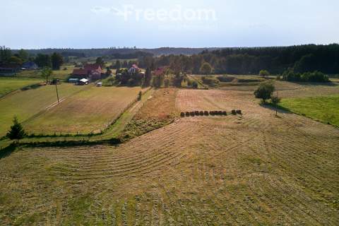 Duża piękna działka z linią brzegową jeziora