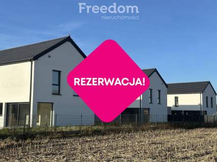 Nowoczesny dom z garażem i ogrodem.