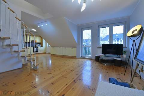 Dwupoziomowy Apartament w Zielonej Okolicy 