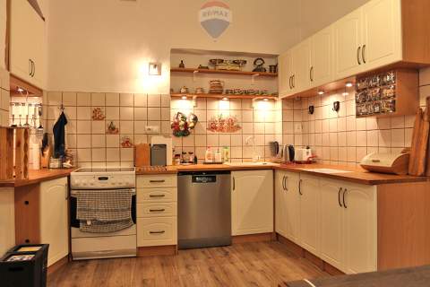 Kamienica inwestycyjna parking 8 aut - centrum