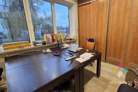 4 pomieszczenia biurowe 46m2 - parter, parking