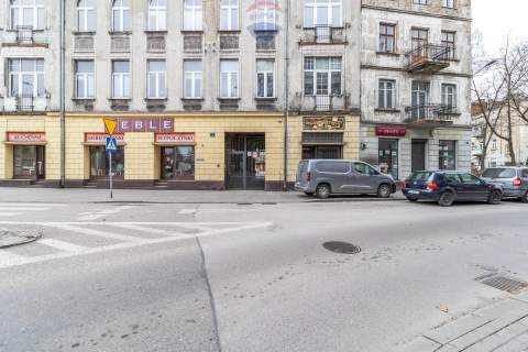 2 pokoje, parter, centrum Brzezin parking